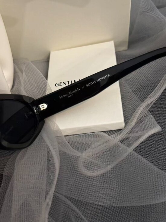 Gentle Monster MM205 x Maison Margiela Black Oval Sunglasses main image 3
